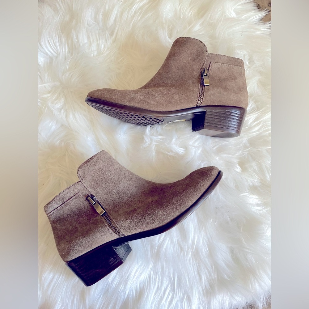 Aerosoles suede bootie size 7 1/2